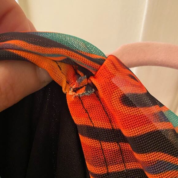 PrettyLittleThing tropical mini dress - Picture 5 of 6